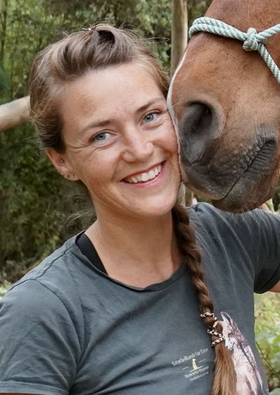 Henriette Hegener mit Pferd